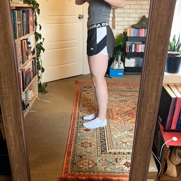 Under Armour Workout Shorts - Picture 3 of 5